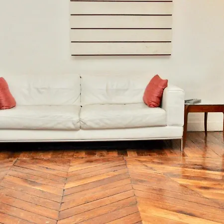 Charming Near The Trocadero
