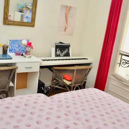 Charming Near The Trocadero *
